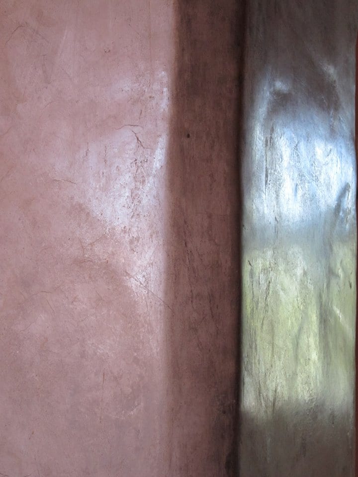 Robust tadelakt lime plaster surface