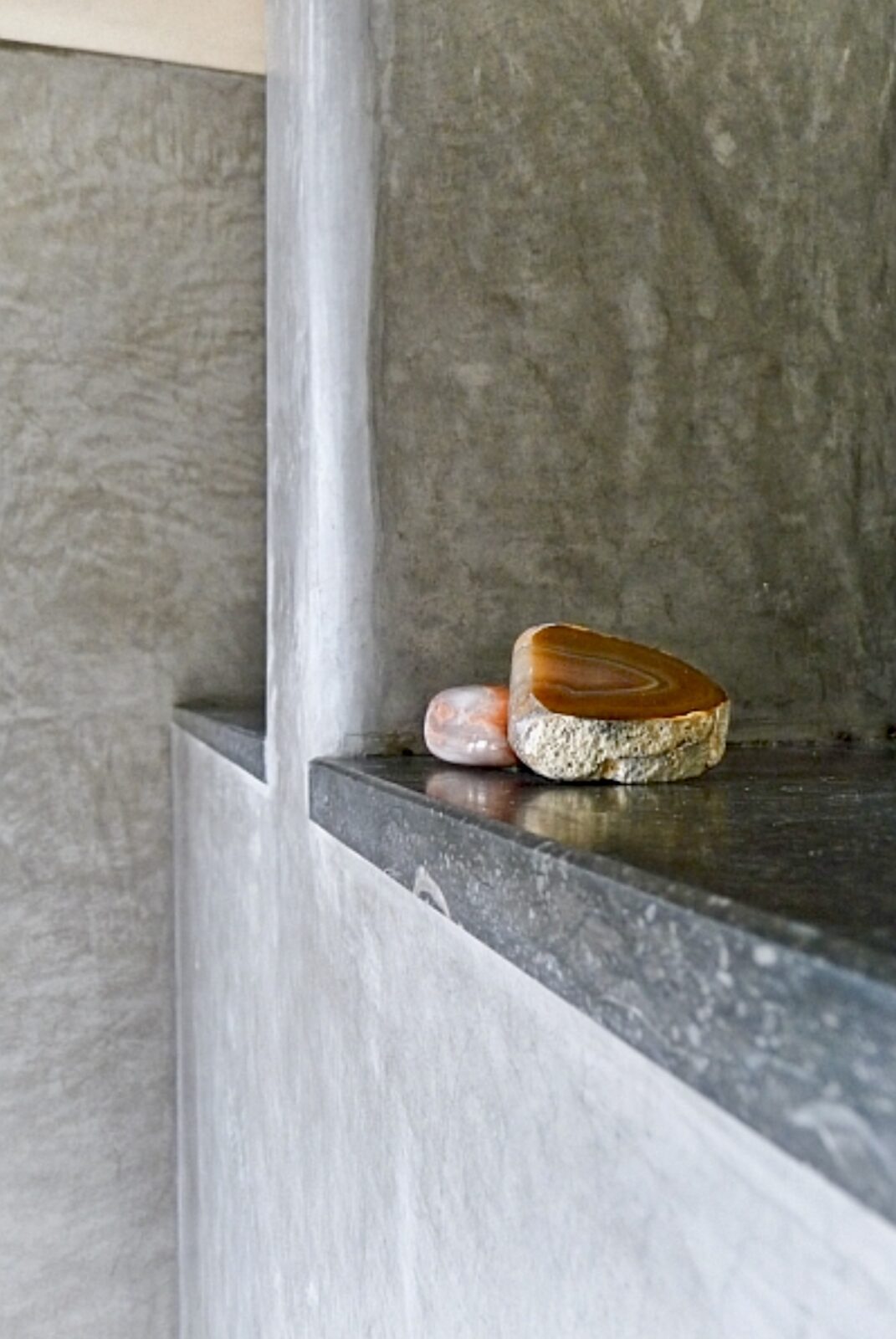 Tadelakt lime plaster grey kitchen